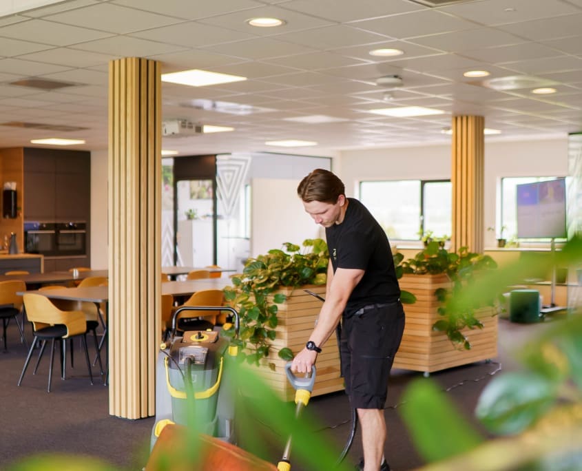 LotusTotal renser tepper i kontorer Profesjonell renholder fra Lotus Total renser tepper i kontorlokalet i Tønsberg