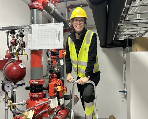 Lydia Knutsen Jordon fra Lotus Total under teknisk byggrengjøring for Veidekke i Kragerø