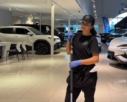 Plettfrie showrom og kontorlokaler hos Star Bil etter renhold levert av Lotus Total.